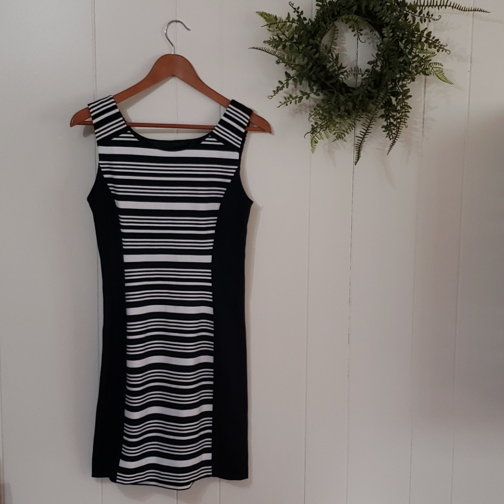 Express Dress Womens Sm Black/White Stripe Ponte Bodycon Modern Contemporary NWT - Picture 2 of 9